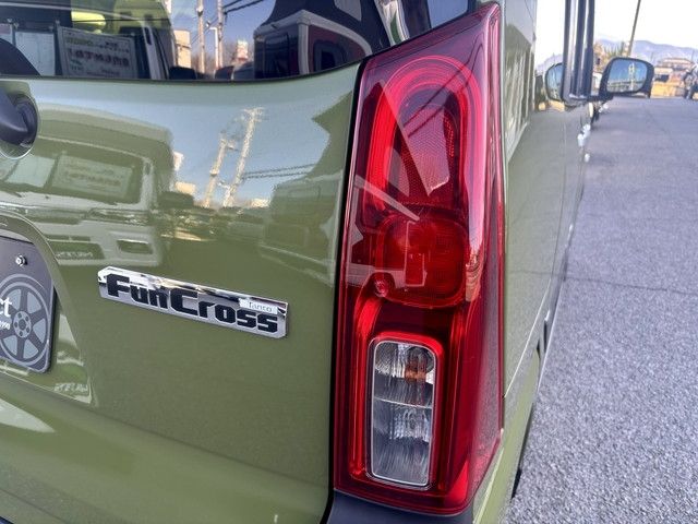 Daihatsu Tanto Fun Cross 2022-11 3685973-14