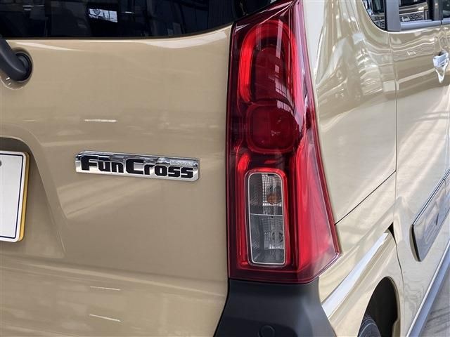 Daihatsu Tanto Fun Cross 2025-06 3685942-24