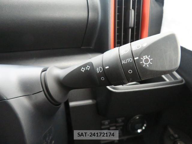 Daihatsu Tanto Fun Cross 2025-03 4050648-11