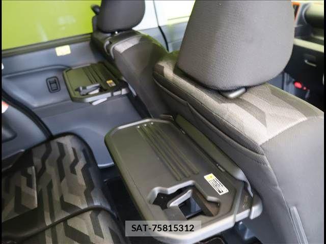 Daihatsu TANTO 2025-10 7458407-23