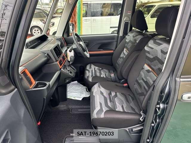 Daihatsu TANTO 2025-09 8210672-4