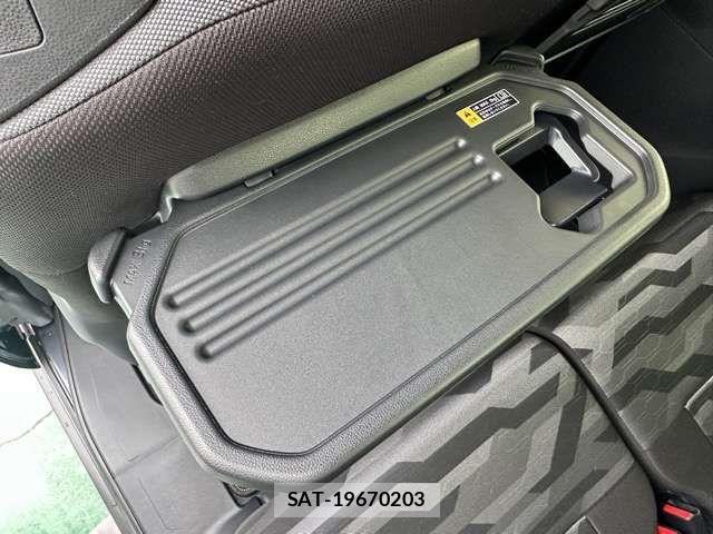 Daihatsu TANTO 2025-09 8210672-7