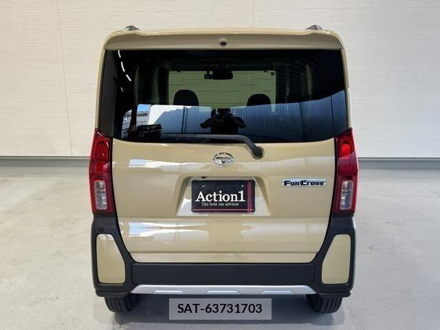 Daihatsu TANTO 2022-11 8246943-4