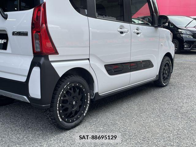Daihatsu TANTO 2023-12 1089111-26