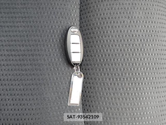 Nissan TEANA 2017-04 4243934-17