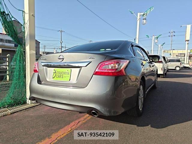 Nissan TEANA 2017-04 4243934-1
