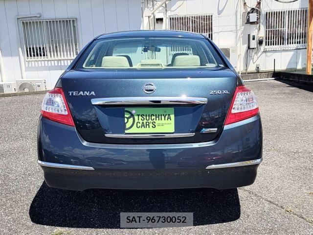 Nissan TEANA 2013-01 8369420-9