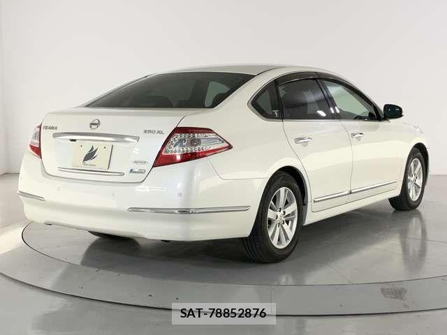 Nissan TEANA 2013-08 8832064-9