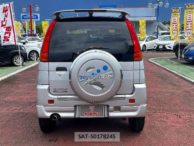 Daihatsu TERIOS KID 2000-01 8232139-17