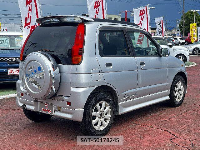 Daihatsu TERIOS KID 2000-01 8232139-2