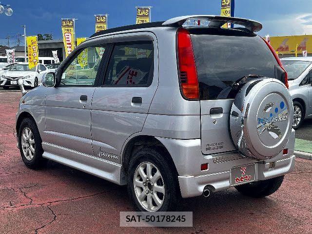Daihatsu TERIOS KID 2000-01 8232139-8