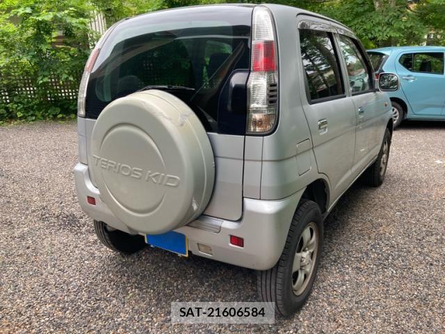Daihatsu TERIOS KID 2007-06 8038757-4