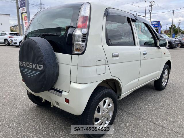 Daihatsu TERIOS KID 2011-12 8872267-2