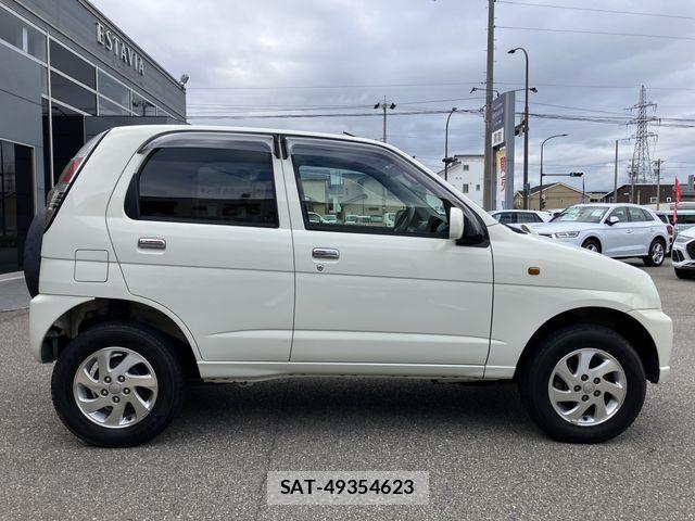 Daihatsu TERIOS KID 2011-12 8872267-5