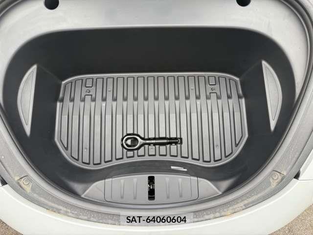 Tesla MODEL 3 2022-12 1165893-11