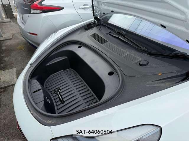 Tesla MODEL 3 2022-12 1165893-14