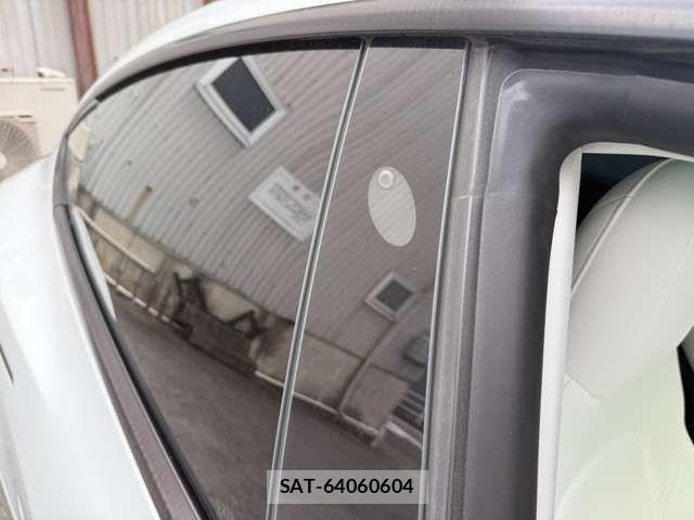 Tesla MODEL 3 2022-12 1165893-3