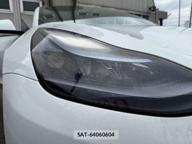 Tesla MODEL 3 2022-12 1165893-6