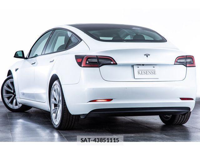 Tesla MODEL 3 2022-11 1415267-9