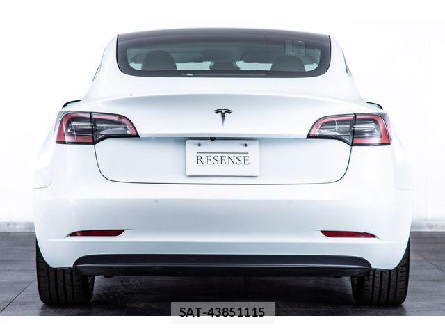 Tesla MODEL 3 2022-11 1415267-10