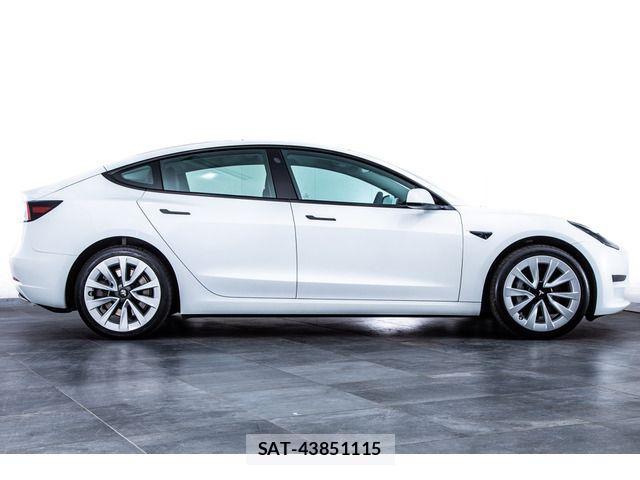 Tesla MODEL 3 2022-11 1415267-13