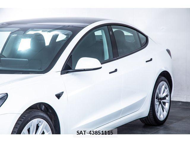 Tesla MODEL 3 2022-11 1415267-17