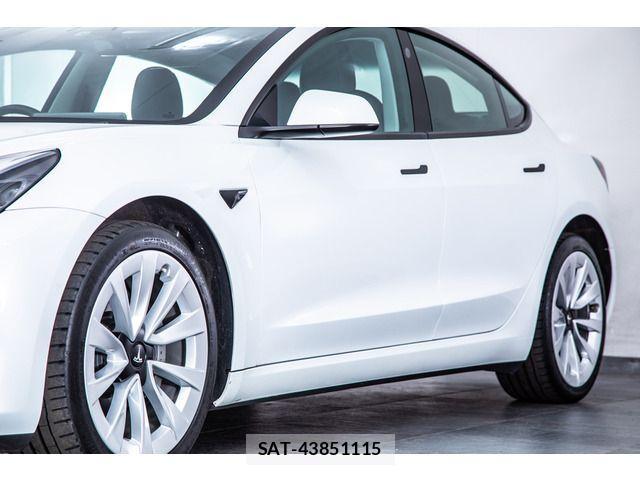 Tesla MODEL 3 2022-11 1415267-19