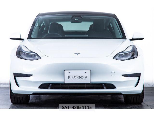 Tesla MODEL 3 2022-11 1415267-4
