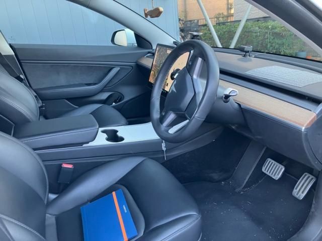 Tesla MODEL 3 2020-09 1550009-13