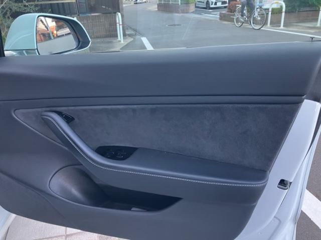 Tesla MODEL 3 2020-09 1550009-14