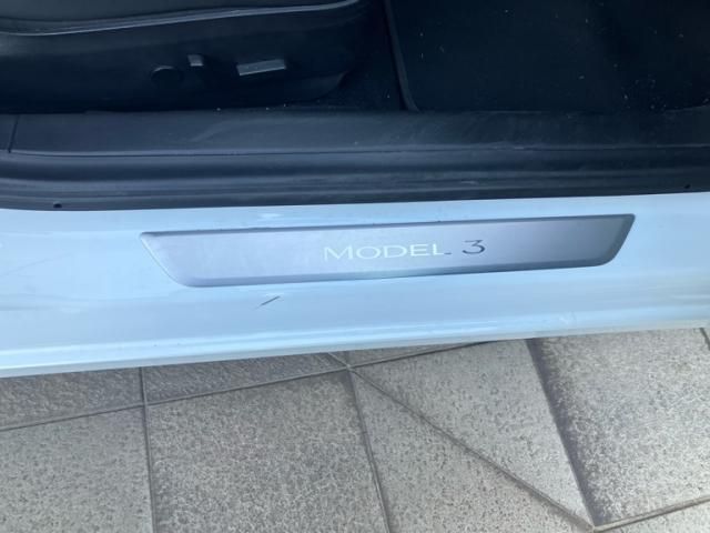 Tesla MODEL 3 2020-09 1550009-15