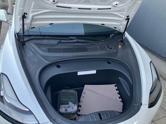 Tesla MODEL 3 2020-09 1550009-23