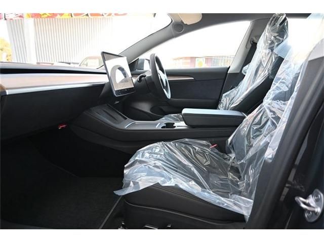 Tesla MODEL 3 2022-11 3686011-13
