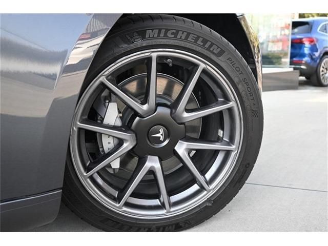 Tesla MODEL 3 2022-11 3686011-18