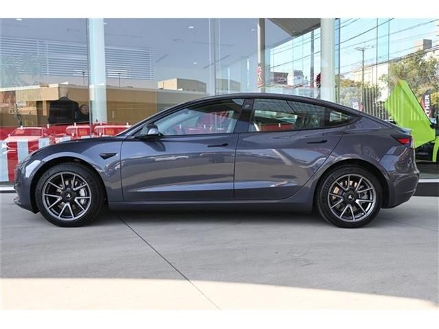 Tesla MODEL 3 2022-11 3686011-1