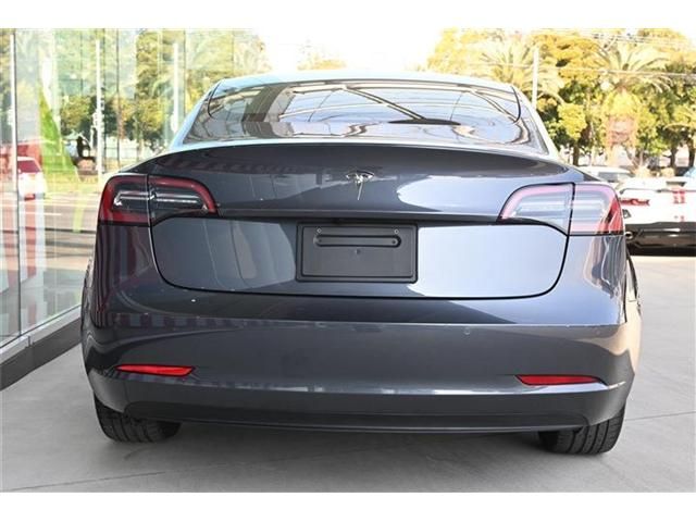 Tesla MODEL 3 2022-11 3686011-3