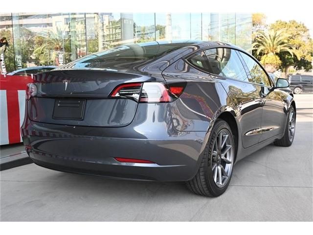 Tesla MODEL 3 2022-11 3686011-4