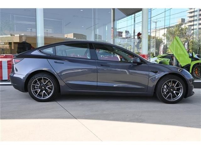 Tesla MODEL 3 2022-11 3686011-5