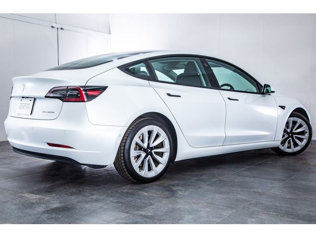 Tesla MODEL 3 2021-06 3686022-12
