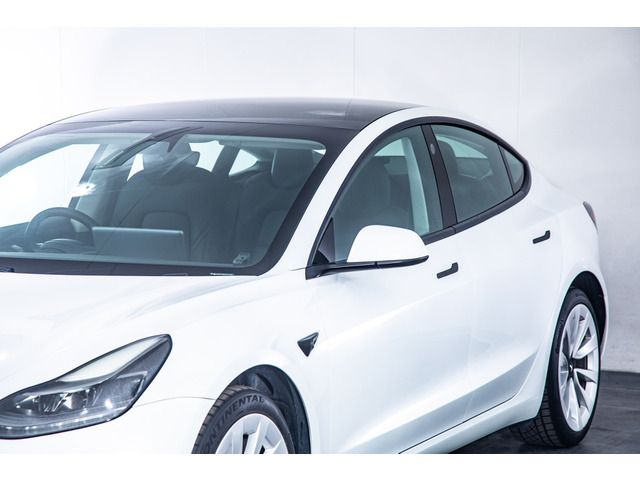 Tesla MODEL 3 2021-06 3686022-17