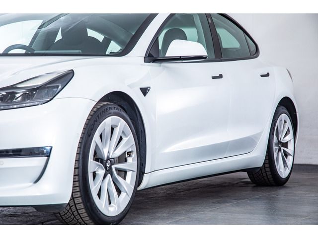 Tesla MODEL 3 2021-06 3686022-19