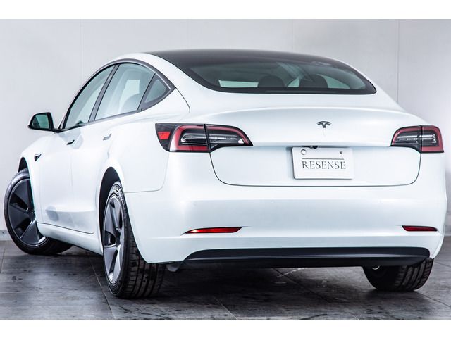 Tesla MODEL 3 2021-12 3686010-9