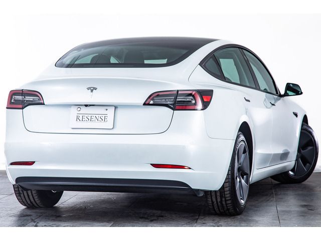 Tesla MODEL 3 2021-12 3686010-11