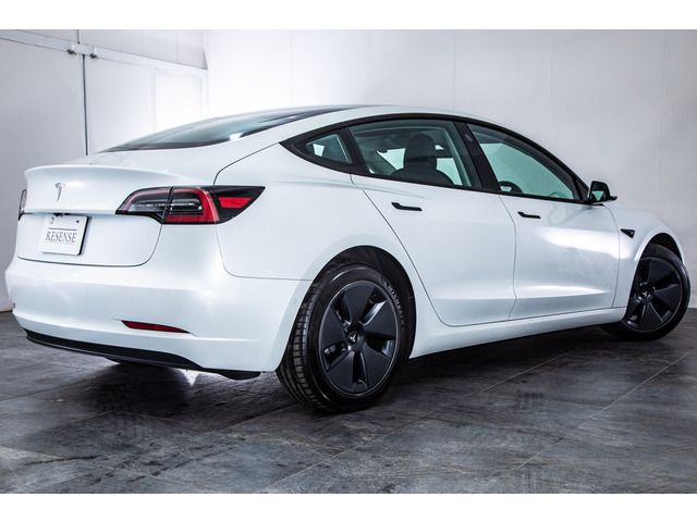 Tesla MODEL 3 2021-12 3686010-12