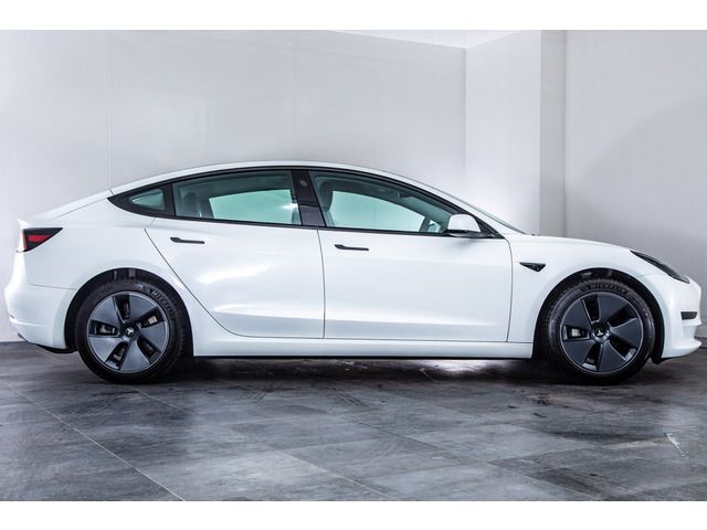 Tesla MODEL 3 2021-12 3686010-13