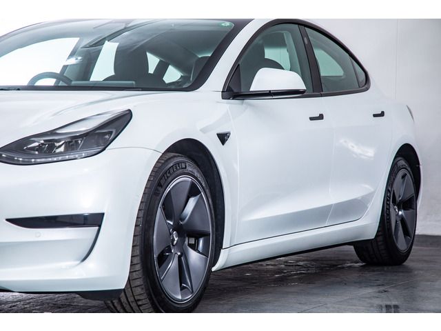 Tesla MODEL 3 2021-12 3686010-19