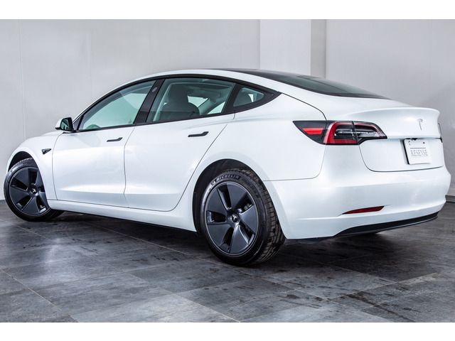 Tesla MODEL 3 2021-12 3686010-8
