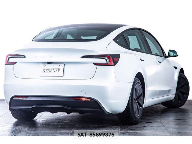 Tesla MODEL 3 2024-01 4111845-12