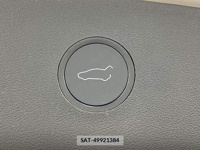 Tesla MODEL 3 2022-11 4424557-9