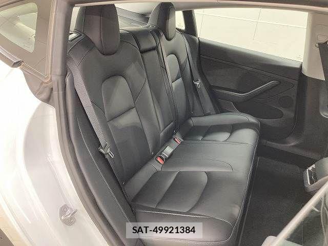 Tesla MODEL 3 2022-11 4424557-12
